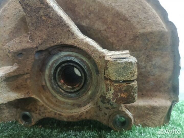 Кулак поворотный передний правый Mitsubishi Lancer