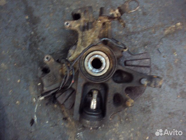 Поворотный кулак со ступицей Mercedes ML W163