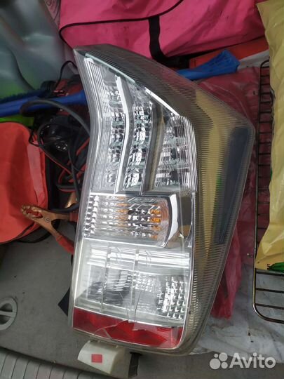 Фонарь задний правый на Prius 30