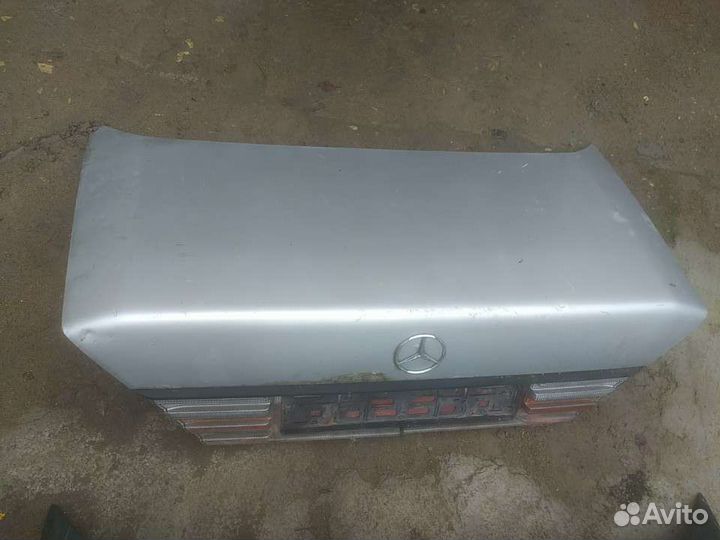 Крышка багажника Мерседес W124
