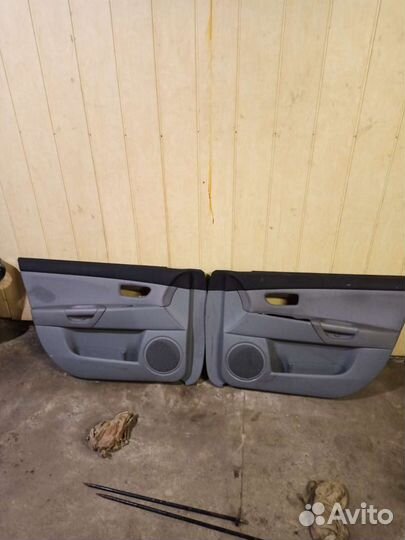 Обшивки дверей мазда 3 бк