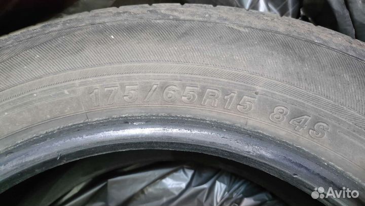 Yokohama BluEarth AE01 175/65 R15 84S