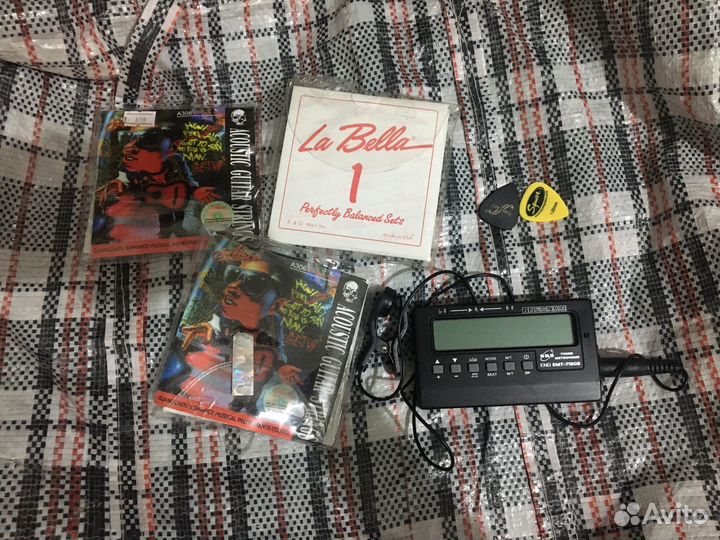 Акустическая гитара