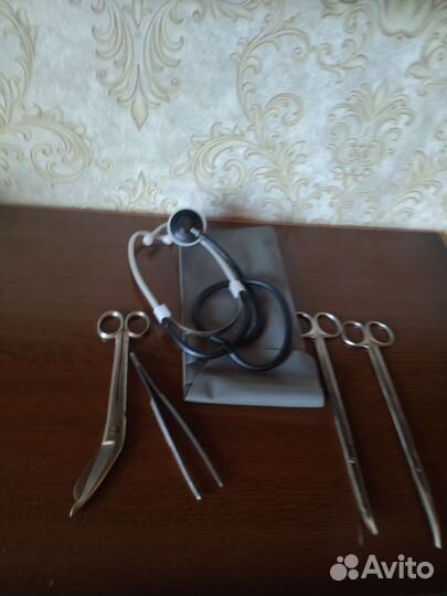 Медицинские ножницы, фонендоскоп