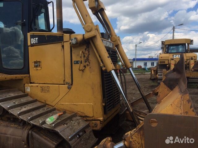 CAT D6T, 2011