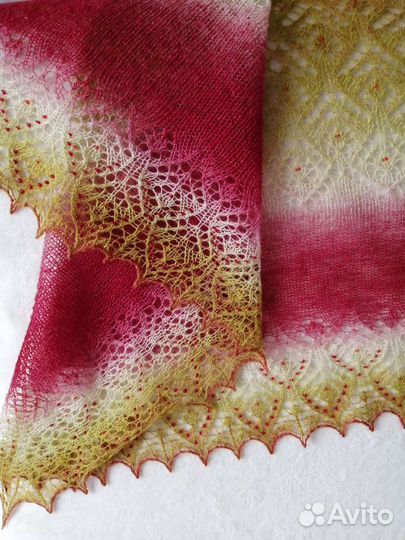 Шаль шерстяная с бисером