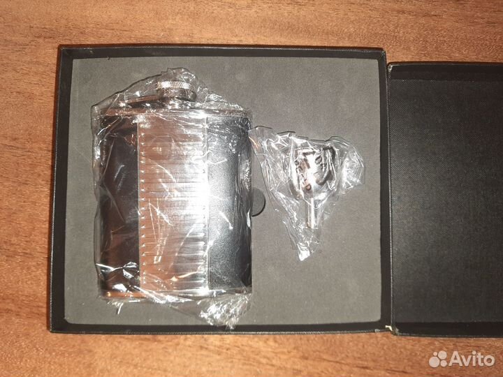 Новая фляжка с воронкой в подарочной упаковке,торг