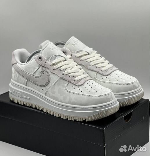 Nike Air Force 1 luxe summit white