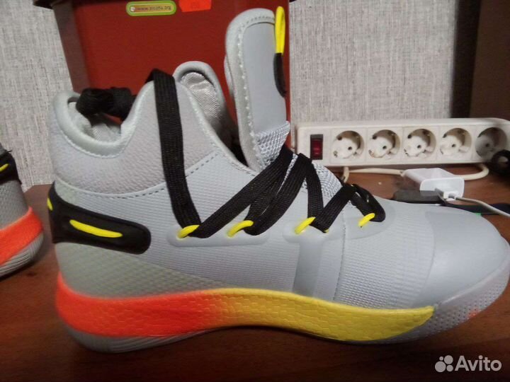 Баскетбольные кроссовки мужские