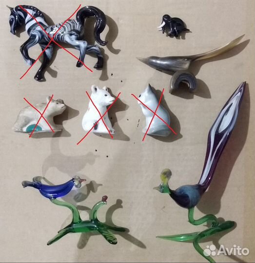 Фигурки из стекла и рога