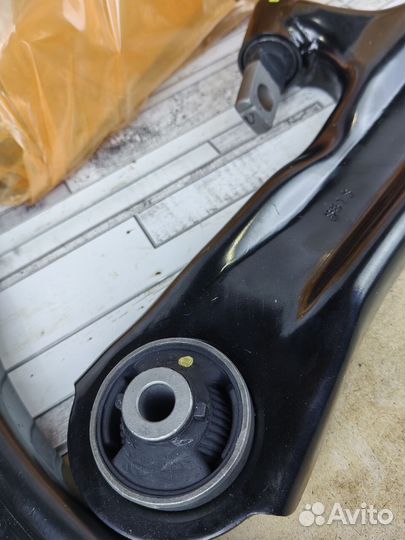 Оригинальный передний правый рычаг Qashqai X-Trail