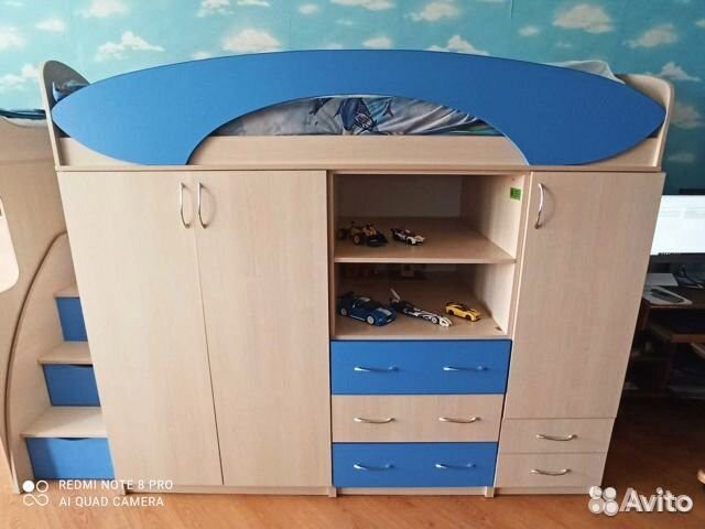 Двухэтажная (двухъярусная) кровать