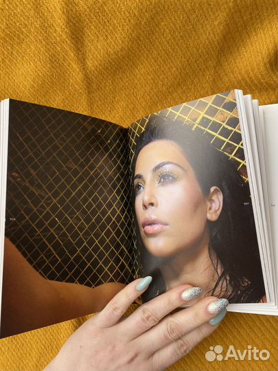 Коллекционная книга-альбом Kim Kardashian Selfish