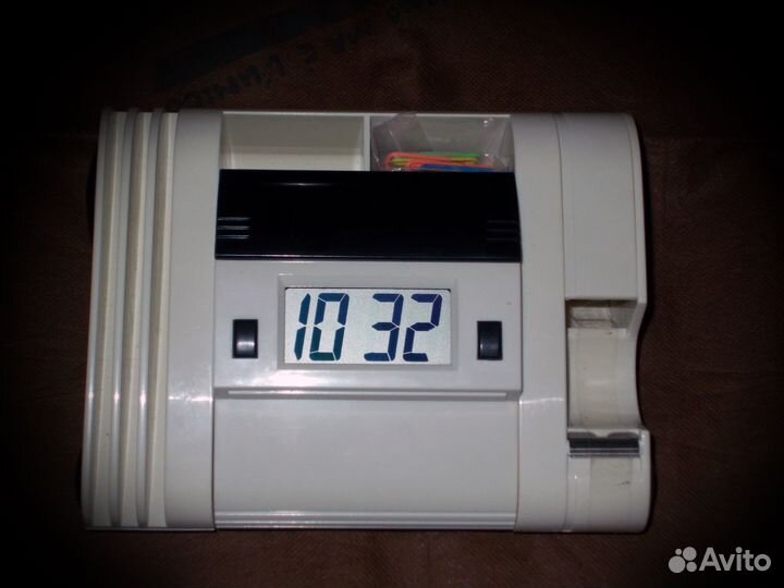Диспенсер с часами канцелярский. Новый настольный