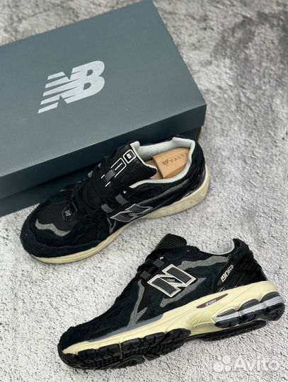 Темные New Balance 1906