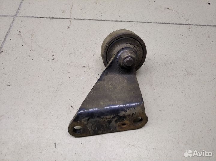 Ролик руч.ремня с кронштейном Land Cruiser (100) 1