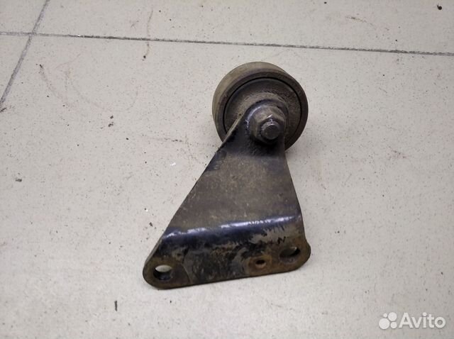 Ролик руч.ремня с кронштейном Land Cruiser (100) 1