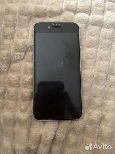 iPhone SE, 64 ГБ