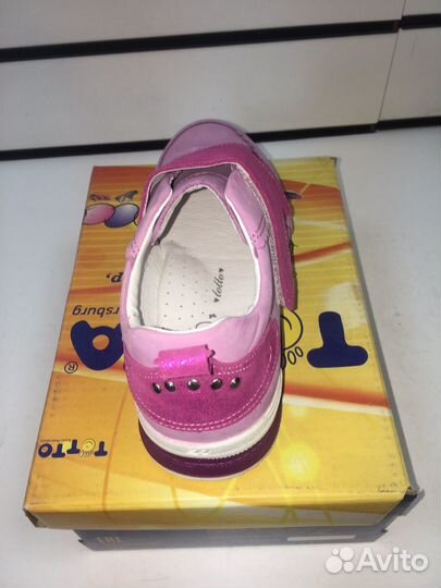 Кроссовки для девочки