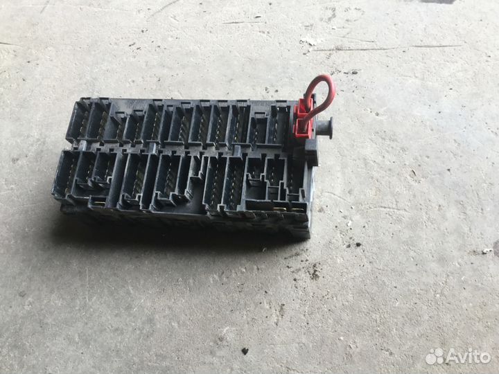 Блок предохранителей Volkswagen Passat B3