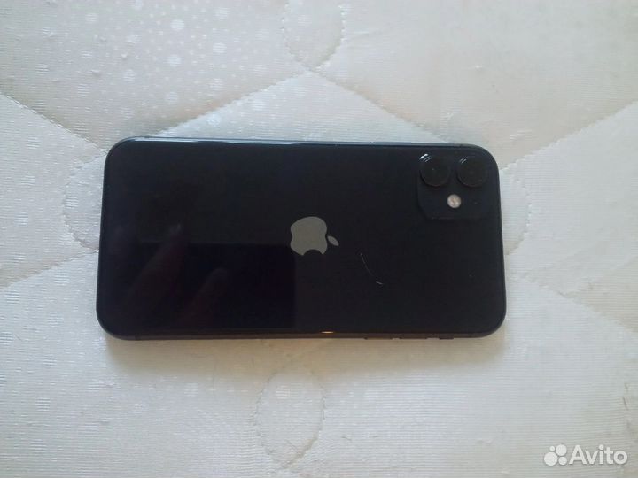 Телефон iPhone 11