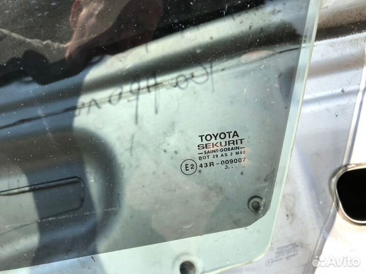 Стекло переднее левое Toyota Corolla