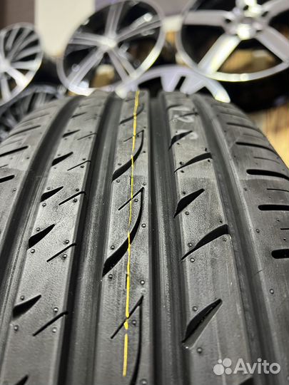 Roadstone Eurovis Sport 04 215/35 R18 84Y