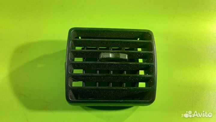 Дефлектор в торпедо для Mitsubishi Galant 8