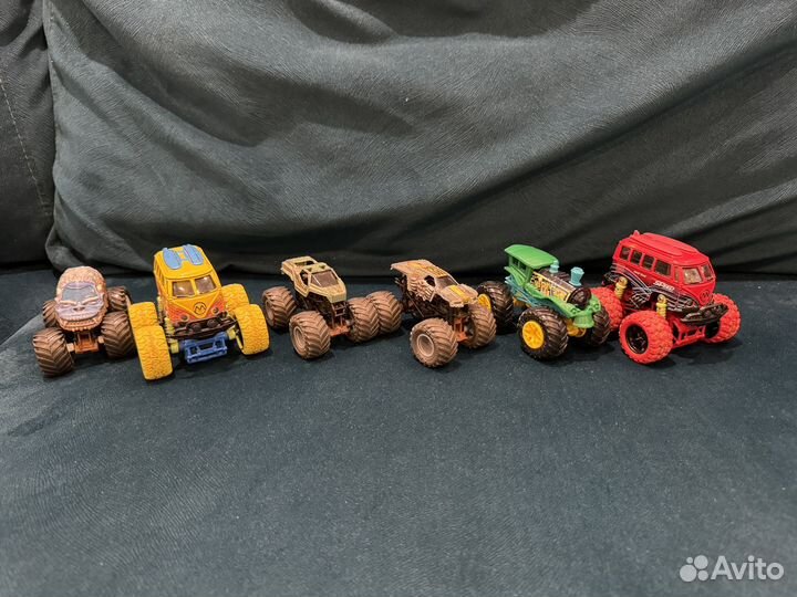 Детские машинки пакетом hot wheels и monster truck