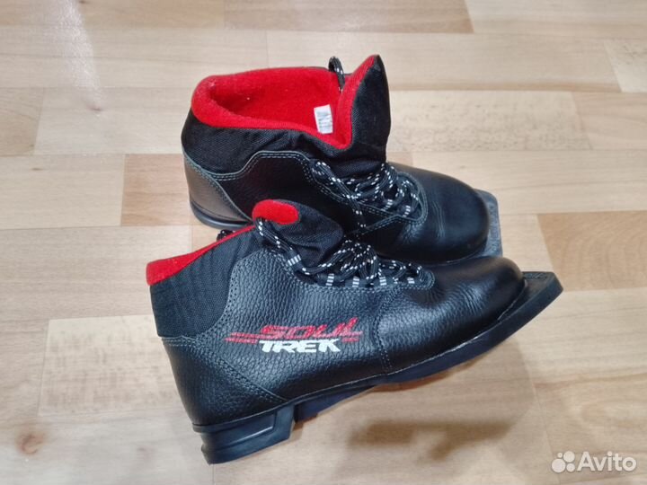 Лыжные ботинки