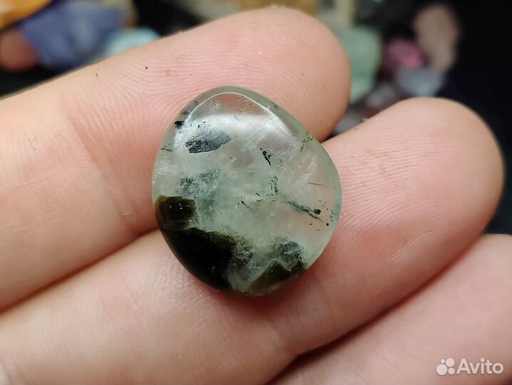 Пренит с включениями