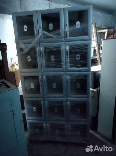 Шкаф деревянный для сумок