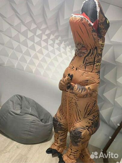 Аренда надувного костюма динозавра