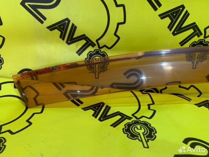 Ветровик передний правый Nissan Primera TP12