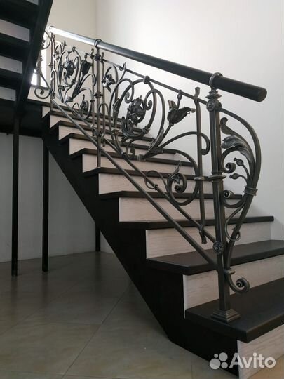 Лестница из дерева в дом на 2 этаж под заказ