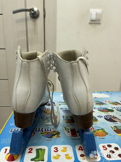 Фигурные коньки jackson