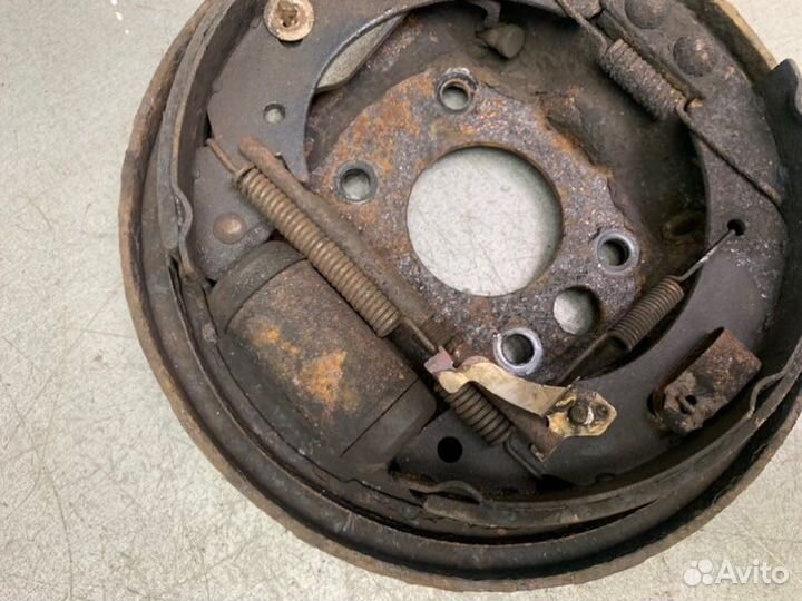 Щит тормозной задний левый Hyundai Matrix 1