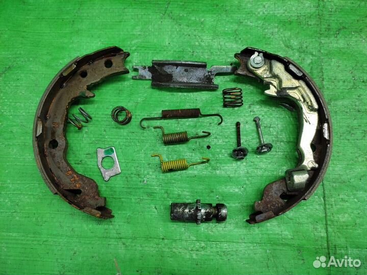 Колодки ручного тормоза Dodge Caliber/Jeep Compass