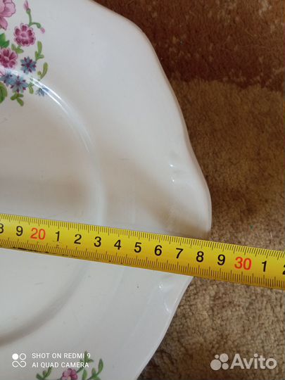 Большие тарелки, графины, алюминиевая сковорода