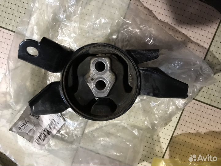 Целая опора двигателя левая KIA (21830A5100)