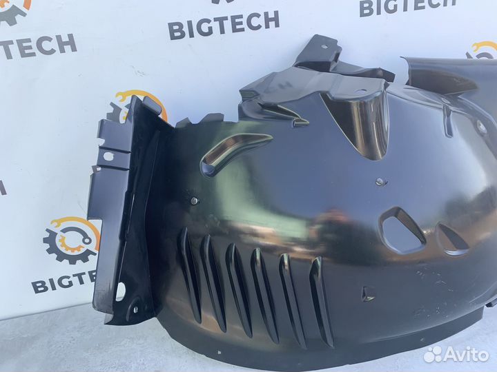 Подкрылок передний Mercedes W204 A2046900130