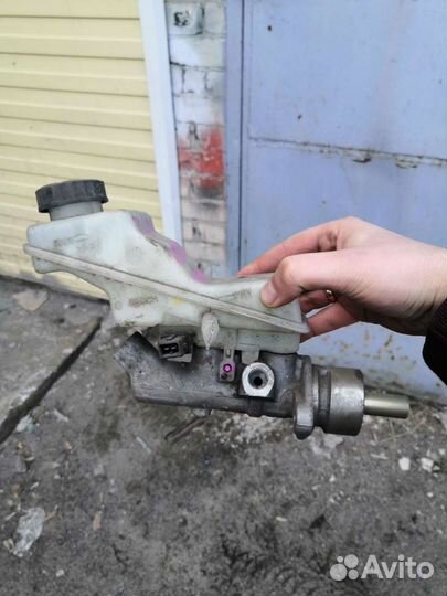 Тормозной цилиндр Toyota Avensis