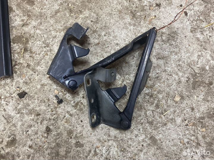 Петли капота Nissan Almera Classic