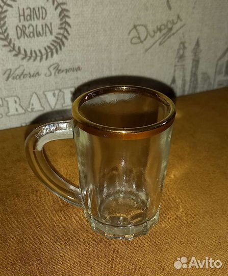 Хрустальные и стеклянные бокалы и стаканы