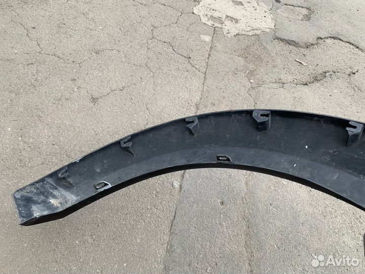 Накладка переднего крыла левого Discovery 3