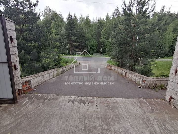 Дом 2000 м² на участке 52 сот.