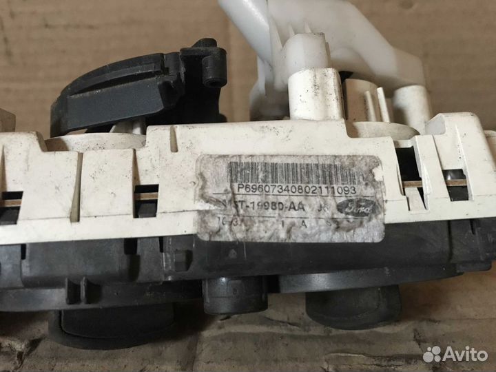 Панель блок управления климатом Ford Focus 2