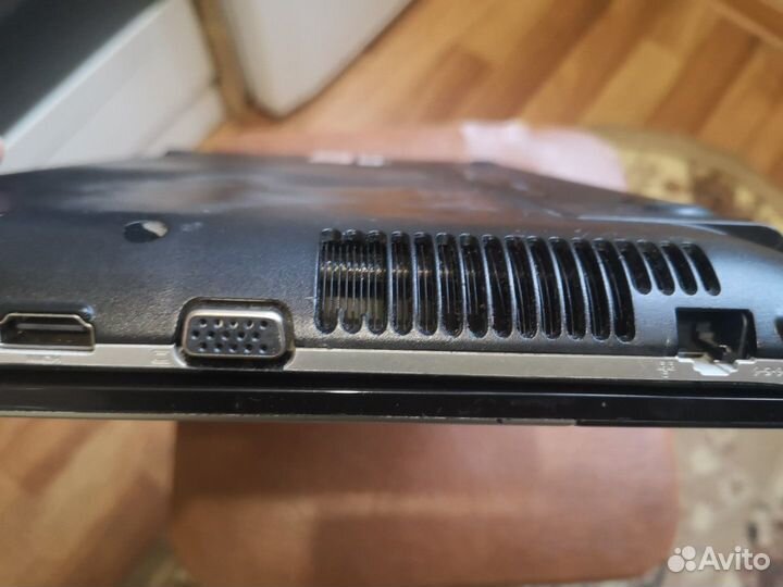 Ноутбук Samsung NP300E5A на i3