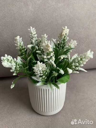 Искусственная зелень, цветы, трава в кашпо