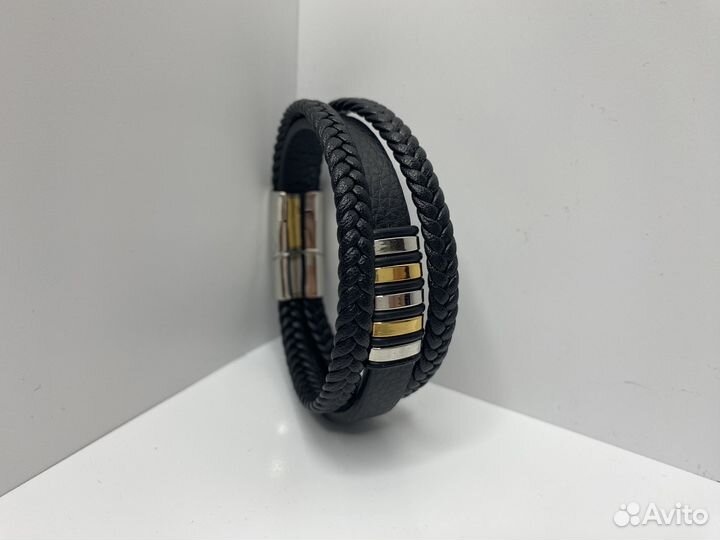 Кожаный браслет с металлическими вставками